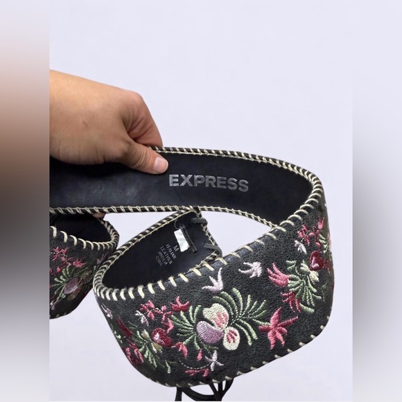 Express Floral Embroidered Black Belt - Picture 3 of 7